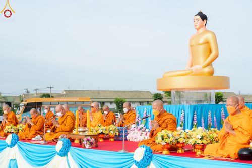 ภาพ No.49643:ประมวลภาพพิธีตักบาตรพระสงฆ์ 1,091 รูป เนื่องในวันแม่แห่งชาติ ณ ตลาดจัมโบ้ ชุดที่ 2