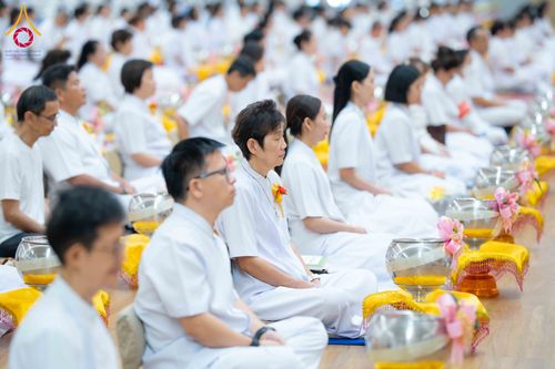 ภาพ No.310664:วันอาทิตย์ที่ 22 กุมภาพันธ์ พ.ศ. 2569 พิธีถวายโคมมาฆประทีป ณ ห้องแก้วสารพัดนึก 2 วัดพระธรรมกาย จ.ปทุมธานี