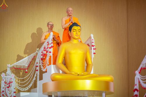 ภาพ No.84748:พิธีบรรจุพระบรมสารีริกธาตุภายในเกตุดอกบัวตูม องค์พระประธาน ณ ห้องแก้วสารพัดนึก 2 วัดพระธรรมกาย ในวันอาสาฬหบูชา อังคารที่ 1 สิงหาคม พ.ศ.2566