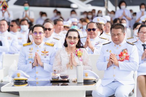 ภาพ No.49647:ประมวลภาพพิธีตักบาตรพระสงฆ์ 1,091 รูป เนื่องในวันแม่แห่งชาติ ณ ตลาดจัมโบ้ ชุดที่ 2