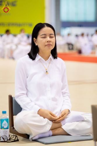 ภาพ No.284754:วันอาทิตย์ที่ 14 ธันวาคม พ.ศ.2568  พิธีปฏิบัติธรรม พิธีถวายภัตตาหารเป็นสังฆทาน พิธีมอบต้นสมบัติจักรพรรดิ ถวายแด่เจ้าอาวาสและประธานสงฆ์ 236 ศูนย์ส่งเสริมศีลธรรมทั่วโลก ณ สภาธรรมกายสากล วัดพระธรรมกาย