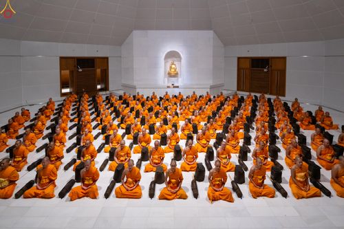 ภาพ No.288391:วันที่ 4 มกราคม พ.ศ. 2569 พระธรรมยาตราปฏิบัติธรรม และถ่ายภาพหมู่ประวัติศาสตร์ ในโครงการธรรมยาตรา กตัญญูบูชา มหาปูชนียาจารย์ พระมงคลเทพมุนี(สด จนฺทสโร) พระผู้ปราบมาร อนุสรณ์สถาน 7 แห่ง ปีที่ 14 ณ อนุสรณ์สถานมหาวิหารพระมงคลเทพมุนี (โลตัสแลนด์) อ.สองพี่น้อง