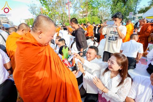 ภาพ No.313980:วันอาทิตย์ที่ 14 มีนาคม พ.ศ. 2569 ทำบุญเมืองหาดใหญ่ตักบาตรพระ 1,109 รูป เติมบุญใหญ่ หลังวิกฤตมหาอุทกภัย ณ ซุ้มประตูไชน่าทาวน์ ถนนศุภสารรังสรรค์ อ.หาดใหญ่ จ.สงขลา