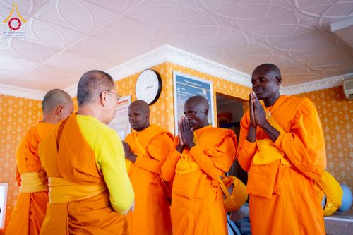 ภาพ No.231734:โครงการบรรพชาอุปสมบทหมู่ครั้งที่ 2 ณ วัดพระธรรมกายโจฮันเนสเบิร์ก ประเทศแอฟริกาใต้ วันอาทิตย์ 29 มิถุนายน พ.ศ. 2568