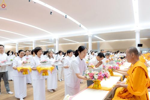 ภาพ No.225432:วันอาทิตย์ที่ 18 พฤษภาคม พ.ศ. 2568 พิธีร่วมบุญการศึกษา พระภิกษุ สามเณร ณ ห้องแก้วสารพัดนึก 2 วัดพระธรรมกาย