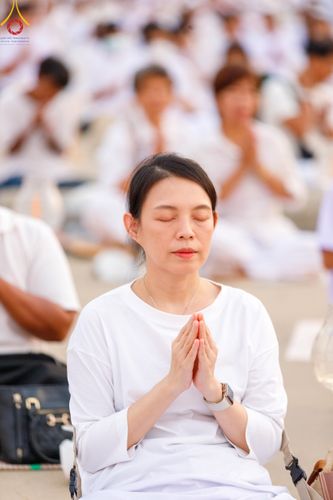 ภาพ No.122060:พิธีจุดประทีปถวายเป็นพุทธบูชา และบูชาธรรมมหาปูชนียาจารย์ พระมงคลเทพมุนี(สด จนฺทสโร) ในโครงการธรรมยาตรา กตัญญูบูชา มหาปูชนียาจารย์ พระมงคลเทพมุนี(สด จนฺทสโร) พระผู้ปราบมาร อนุสรณ์สถาน 7 แห่ง ปีที่ 12 วันที่ 31 มกราคม พ.ศ. 2567 ณ วัดพระธรรมกาย จ.ปทุมธานี