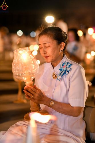 ภาพ No.160668:พิธีจุดประทีป 20,000 ดวง บูชาพระมหาธรรมกายเจดีย์ และบูชาพระมงคลเทพมุนี (สด จนฺทสโร) พระผู้ปราบมาร ณ ลานธรรม พระมหาธรรมกายเจดีย์ วัดพระธรรมกาย จ.ปทุมธานี วันที่ 10 ตุลาคม พ.ศ. 2567