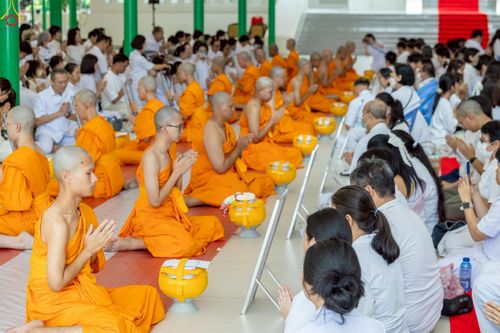ภาพ No.229235:วันเสาร์ที่ 14 มิถุนายน พ.ศ. 2568 พิธีบรรพชา , พิธีถวายบาตร , พิธีอุปสมบท ในโครงการบรรพชาอุปสมบทหมู่ ผู้บริหารรุ่นที่ 15 และ อุดมศึกษา รุ่นที่ 52 ณ โบสถ์พระไตรปิฎก วัดพระธรรมกาย