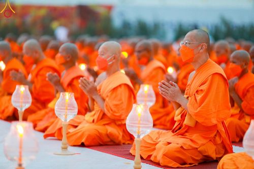 ภาพ No.118270:พิธีจุดประทีปถวายเป็นพุทธบูชา และบูชาธรรมมหาปูชนียาจารย์ พระมงคลเทพมุนี(สด จนฺทสโร) วันที่ 24 มกราคม พ.ศ. 2567 ณ อนุสรณ์สถานบางปลา อ.บางเลน จ.นครปฐม