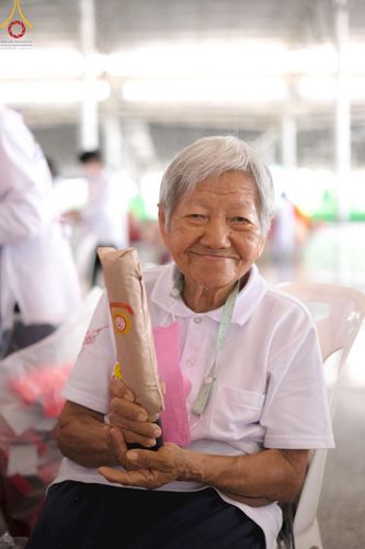 ภาพ No.212343:วันพุธที่ 19 มีนาคม พ.ศ. 2568 การบรรจุไทยธรรมลงกล่องสำเร็จ 43,500 กล่อง เพื่อถวายแด่พระสังฆาธิการ 40,000 กว่าวัดทั่วไทย ในวันคุ้มครองโลก 22 เมษายน พ.ศ. 2568 ณ บ้านแก้วเรือนทองคุณยายฯ วัดพระธรรมกาย