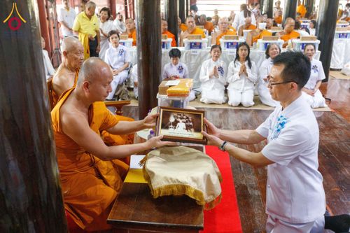 ภาพ No.202232:พิธีเจริญพระพุทธมนต์ ปฏิบัติธรรม มอบทุนการศึกษา ถวายสังฆทาน 108 วัด เพื่อถวายเป็นพุทธบูชา และขับเคลื่อนโครงการหมู่บ้านรักษาศีล 5 โดยคณะสงฆ์จังหวัดนครปฐม คณะศิษยานุศิษย์วัดพระธรรมกาย โครงการธรรมยาตรา ปีที่ 13 ณ วัดบางปลา อำเภอบางเลน จังหวัดนครปฐม