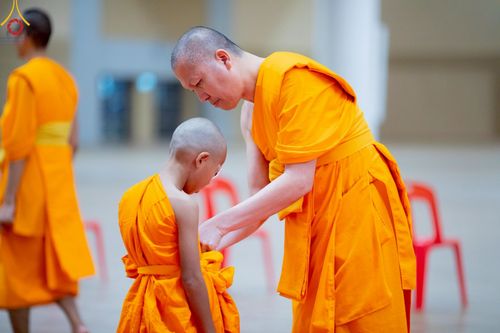 ภาพ No.215857:วันเสาร์ที่ 5 เมษายน พ.ศ. 2568 พิธีขอบรรพชา พิธีขอสรณคมน์และศีล  พิธีขอนิสสัย พิธีถวายบาตร ในโครงการบรรพชาสามเณรฟื้นฟูพระพุทธศาสนาทั่วไทย , โครงการหน่อแก้วเปรียญธรรม รุ่นที่ 13 ,  โครงการสามเณรยุวธรรมทายาท รุ่นที่ 33 , โครงการสามเณรมัชฌิมธรรมทายาท รุ่นที