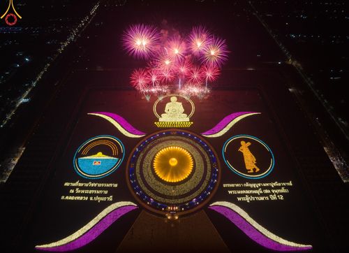 ภาพ No.122306:พิธีจุดประทีปถวายเป็นพุทธบูชา และบูชาธรรมมหาปูชนียาจารย์ พระมงคลเทพมุนี(สด จนฺทสโร) ในโครงการธรรมยาตรา กตัญญูบูชา มหาปูชนียาจารย์ พระมงคลเทพมุนี(สด จนฺทสโร) พระผู้ปราบมาร อนุสรณ์สถาน 7 แห่ง ปีที่ 12 วันที่ 31 มกราคม พ.ศ. 2567 ณ วัดพระธรรมกาย จ.ปทุมธานี (