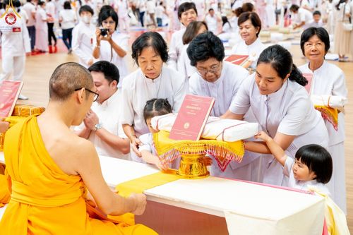 ภาพ No.138887:พิธีถวายกองทุนสนับสนุน การสร้างพระไตรปิฎกฉบับธรรมชัย และอนุรักษ์คัมภีร์ใบลาน น้อมบูชาธรรมหลวงพ่อธัมมชโย 80 ปี ณ ห้องแก้วสารพัดนึก 2 วัดพระธรรมกาย วันเสาร์ที่ 1 มิถุนายน พศ. 2567