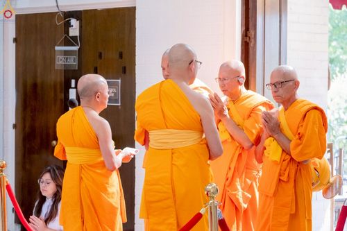 ภาพ No.252323:วันที่ 4-5 ตุลาคม พ.ศ. 2568  วัดพระธรรมกายแคลิฟอร์เนีย ประเทศสหรัฐอเมริกา ได้จัดพิธีตัดปอยผม โดยคณะสงฆ์ ญาติ ๆ และสาธุชน ให้กับนาคธรรมทายาท 8 ท่าน และได้จัดพิธีบรรพชา-อุปสมบท ฉลองพิธีทอดกฐินบรมจักรพรรดิ สร้างอุโบสถ 82 ปี บูชาธรรมหลวงพ่อธัมมชโย