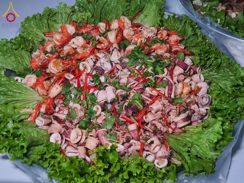 ภาพ No.199452:พิธีถวายภัตตาหารเป็นสังฆทาน แด่พระธรรมยาตรา ณ อนุสรณ์สถานบางปลา วัดบางปลา อำเภอบางเลน จังหวัดนครปฐม ในโครงการธรรมยาตรา กตัญญูบูชา มหาปูชนียาจารย์ พระมงคลเทพมุนี(สด จนฺทสโร) พระผู้ปราบมาร อนุสรณ์สถาน 7 แห่ง ปีที่ 13 วันที่ 22 มกราคม พ.ศ. 2568