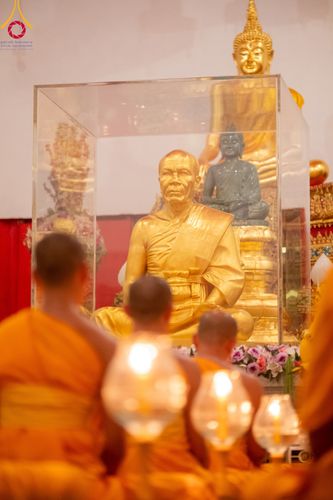 ภาพ No.112099:พิธีจุดประทีปถวายเป็นพุทธบูชา และบูชาธรรมมหาปูชนียาจารย์ พระมงคลเทพมุนี(สด จนฺทสโร) ในโครงการธรรมยาตรา กตัญญูบูชา มหาปูชนียาจารย์ พระมงคลเทพมุนี(สด จนฺทสโร) พระผู้ปราบมาร อนุสรณ์สถาน 7 แห่ง ปีที่ 12 วันที่ 14 มกราคม พ.ศ. 2567 ณ วัดสองพี่น้อง อ.สองพี่น้อง