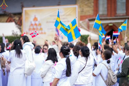 ภาพ No.142659:พิธีพัทธสีมา ประดิษฐานลูกนิมิตมหาสมบัติ สถาปนาอุโบสถวัดพระธรรมกายลอนดอน บูชาธรรม 80 ปี หลวงพ่อธัมมชโย วันเสาร์ที่ 22 มิถุนายน พ.ศ. 2567