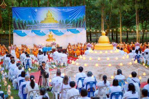 ภาพ No.238432:วันเสาร์ที่ 9 สิงหาคม พ.ศ. 2568 พิธีกลั่นแผ่นดิน โปรยทราย และจุดประทีปถวายเป็นพุทธบูชา จ.ระยอง สถาปนาองค์พระเจดีย์เพื่อสร้างสันติภาพโลก ณ ศูนย์ปฏิบัติธรรมระยอง(บ้านช่องลม) ต.บางบุตร อ.บ้านค่าย จ.ระยอง