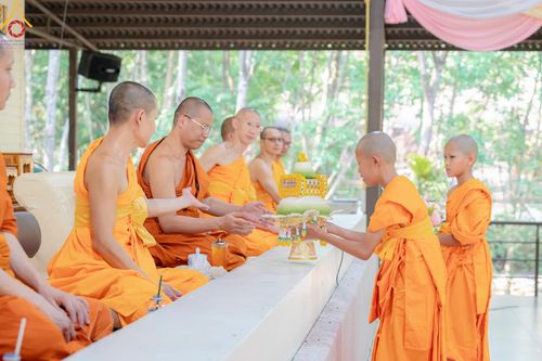 ภาพ No.135136: พิธีบรรพชาสามเณร  พิธีตักบาตรฉลองสามเณรใหม่ วันที่ 1 เมษายน พ.ศ.2567 ในโครงการบรรพชาสามเณรฟื้นฟูพระพุทธศาสนาทั่วไทย ณ ศูนย์ปฏิบัติธรรมแก้วเมืองเลย