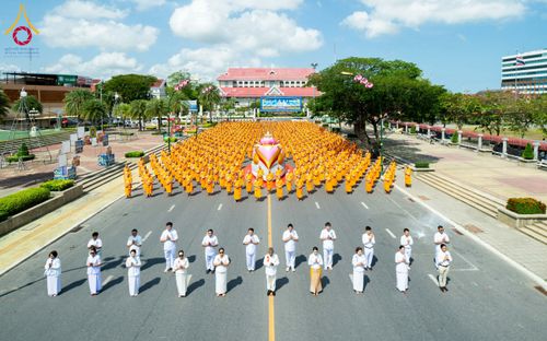 ภาพ No.211450:วันอาทิตย์ที่ 16 มีนาคม พ.ศ. 2568 ธรรมยาตราอัญเชิญพระบรมสารีริกธาตุ รอบเมืองปัตตานี ประดิษฐาน ณ ปทุมเจดีย์ เจดีย์พระพุทธเจ้า 5 พระองค์  ศูนย์อบรมเยาวชนปัตตานี