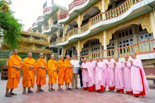 ภาพ No.220389:วันที่ 17 เมษายน พ.ศ. 2568 ผู้แทนวัดพระธรรมกาย ลงพื้นที่เยียวยา ซับน้ำตาเหยื่อแผ่นดินไหวมัณฑะเลย์