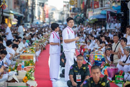 ภาพ No.151717:V.55 ทีมใหญ่ที่หาดใหญ่ เจ้าหน้าที่ทุกสถานะ หลายสัญชาติ ร่วมกันจัดงานตักบาตรที่หาดใหญ่ วันที่ 10-11 สิงหาคม พ.ศ. 2567