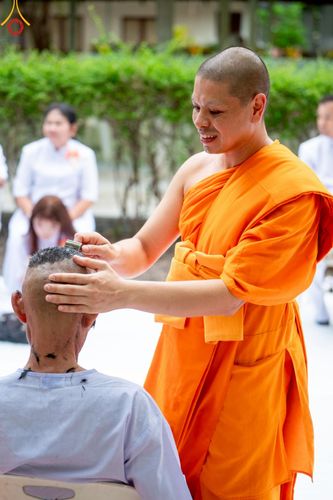 ภาพ No.216773:วันอาทิตย์ที่ 6 เมษายน พ.ศ. 2568 พิธีตัดปอยผม และปลงผมนาคธรรมทายาท โครงการบวชบูชาธรรม81ปี หลวงพ่อธัมมชโย โครงการ 1 และ 2 โครงการนานาชาติ AEC&WAB รุ่น CEO (ผู้บริหาร) รุ่นที่4 ณ หมู่บ้านบรรลุธรรม วัดพระธรรมกาย