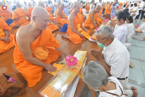 ภาพ No.143268:พิธีถวายภัตตาหารเพื่อเป็นกำลังแห่งการเข้าถึงธรรม ของพระภิกษุสามเณร วัดพระธรรมกาย วันเสาร์ที่ 6 กรกฏาคม พ.ศ. 2567 ณ หอฉันคุณยายอาจารย์ วัดพระธรรมกาย จ.ปทุมธานี