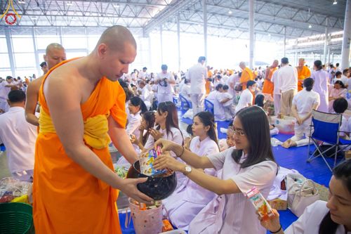 ภาพ No.207319:พิธีตักบาตร และปฏิบัติธรรมช่วงสาย ในวันมาฆบูชา วันพุธที่ 12 กุมภาพันธ์ พ.ศ. 2568 ณ วัดพระธรรมกาย จังหวัดปทุมธานี