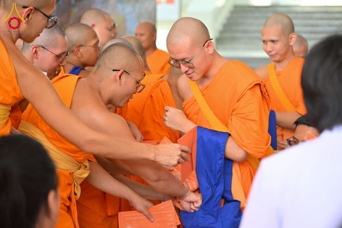 ภาพ No.223826:วันอาทิตย์ที่ 11 พฤษภาคม พ.ศ. 2568 พิธีอุปสมบทสามเณรเปรียญธรรมอุปสมบทอุทิศชีวิต 9 รูป อุบาสก 1 ท่าน ณ อุโบสถพระไตรปิฏกวัดพระธรรมกาย