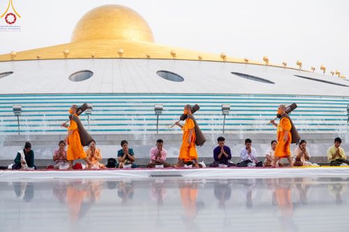 ภาพ No.120399:พิธีต้อนรับพระธรรมยาตรา ในโครงการธรรมยาตรา กตัญญูบูชา มหาปูชนียาจารย์ พระมงคลเทพมุนี(สด จนฺทสโร) พระผู้ปราบมาร อนุสรณ์สถาน 7 แห่ง ปีที่ 12 วันที่ 28 มกราคม พ.ศ. 2567 ณ วัดพระธรรมกาย จ.ปทุมธานี (ชุดที่ 2)