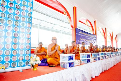 ภาพ No.234467:วันพฤหัสบดีที่ 24 กรกฎาคม พ.ศ. 2568 พิธีถวายสังฆทานแก่คณะสงฆ์ 323 วัด , พิธีมอบกองทุนหนุนแรงใจช่วยครูใต้ , พิธีทำบุญส่วนกุศลแด่ผู้วายชนม์ ในเหตุการณ์ความไม่สงบ 4 จังหวัด ชายแดนภาคใต้ (ปัตตานี , ยะลา , นราธิวาส , สงขลา) ปีที่ 21 ครั้งที่ 179 ณ วัดเวฬุวัน 