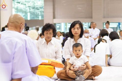 ภาพ No.101508:พิธีเวียนประทักษิณ, พิธีวันทาเจดีย์, พิธีขอขมาและมอบผ้าไตร ในโครงการอุปสมบทหมู่ รุ่นบูชาธรรมมหาปูชนียาจารย์ ณ วัดพระธรรมกาย ในวันที่ 9 ธันวาคม พ.ศ. 2566