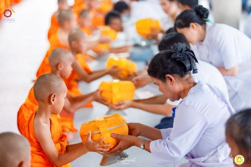 ภาพ No.216039:วันพฤหัสบดีที่ 3 เมษายน พ.ศ. 2568 พิธีบรรพชาสามเณร ภาคฤดูร้อน รุ่นที่ 15  บูชาธรรมหลวงพ่อธัมมชโย 81 ปี 81 รูป ณ ศูนย์ปฏิบัติธรรมสวนผึ้ง จ.ราชบุรี