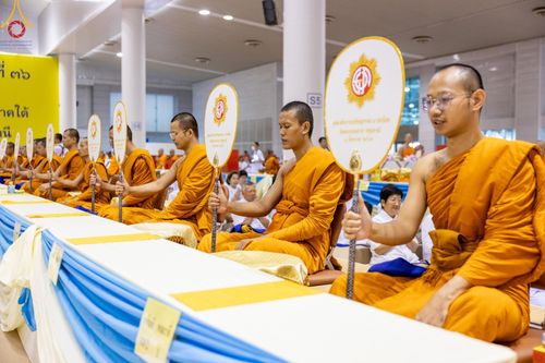 ภาพ No.147139:พิธีมุทิตาสักการะพระภิกษุ ผู้สอบได้เปรียญธรรม 9 ประโยคระดับโลกปีที่ 36, พิธีมอบโล่เกียรติยศและทุนการศึกษา สำนักเรียนบาลีดีเด่นทั่วประเทศ, พิธีถวายมหาสังฆทานคณะสงฆ์ 2,000 กว่าวัด ทั่วประเทศ ปีที่ 24, พิธีถวายไทยธรรมคณะสงฆ์ 323 วัด 4 จังหวัดชายแดนภาคใต้