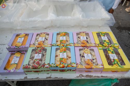 ภาพ No.190551:สาธุชนถวายภัตตาหารเป็นสังฆทาน แด่พระธรรมยาตรา ณ อนุสรณ์สถานมหาวิหารพระมงคลเทพมุนี (โลตัสแลนด์) อ.สองพี่น้อง จ.สุพรรณบุรี ในโครงการธรรมยาตรา กตัญญูบูชา มหาปูชนียาจารย์ พระมงคลเทพมุนี(สด จนฺทสโร) พระผู้ปราบมาร แห่ง ปีที่ 13 วันที่ 7 มกราคม พ.ศ.2568