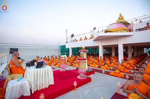 ภาพ No.201656:พิธีจุดประทีปถวายเป็นพุทธบูชา และบูชาธรรมมหาปูชนียาจารย์ ณ อาคารธรรมยาตรา กตัญญูบูชามหาปูชนียาจารย์ ตรงข้ามวัดปากน้ำภาษีเจริญ จ.กรุงเทพมหานคร ในโครงการธรรมยาตรา กตัญญูบูชา มหาปูชนียาจารย์ พระมงคลเทพมุนี(สด จนฺทสโร) พระผู้ปราบมาร อนุสรณ์สถาน 7 แห่ง