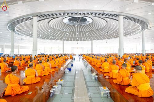 ภาพ No.157754:พิธีถวายภัตตาหารเมนูสวรรค์ ในพรรษาแห่งการเข้าถึงธรรม วันเสาร์ที่ 28 กันยายน พ.ศ. 2567 ณ หอฉันคุณยายอาจารย์ฯ วัดพระธรรมกาย