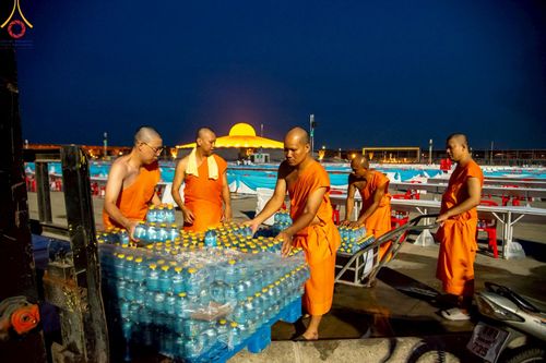 ภาพ No.218864:วันศุกร์ที่ 18 เมษายน พ.ศ. 2568 การเตรียมงานในลานธรรม , พระมหาธรรมกายเจดีย์ เพื่องานวันคุ้มครองโลก 22 เมษายน พ.ศ. 2568