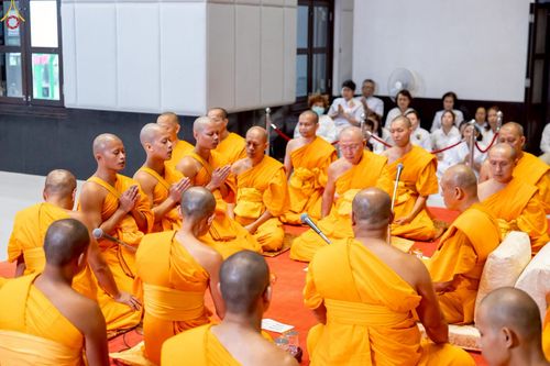 ภาพ No.227786:วันเสาร์ที่ 31 พฤษภาคม พ.ศ.2568 พิธีถวายผ้าไตรแด่สามเณรผู้เข้ารับการอุปสมบท , พิธีอุปสมบทสามเณรเตรียม DCI วัดพระธรรมกาย จ.ปทุมธานี