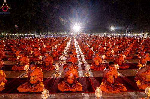 ภาพ No.107203:พิธีจุดประทีปถวายเป็นพุทธบูชา และบูชาธรรมมหาปูชนียาจารย์ ในโครงการธรรมยาตรากตัญญูบูชา มหาปูชนียาจารย์ พระมงคลเทพมุนี(สด จนฺทสโร) พระผู้ปราบมาร  อนุสรณ์สถาน 7 แห่ง ปีที่ 12  วันที่ 6 มกราคม พ.ศ. 2567 ณ อนุสรณ์สถานมหาวิหารพระมงคลเทพมุนี อ.สองพี่น้อง จ.สุพร