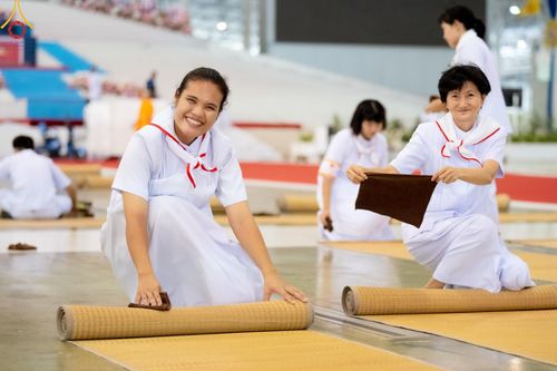 ภาพ No.134660:V.35 เพื่อบุญต้นเดือน การรับบุญของเจ้าหน้าที่หน่วยงานต่างๆ เพื่องานบุญวันอาทิตย์ต้นเดือน ณ วัดพระธรรมกาย วันที่ 7 เมษายน พ.ศ. 2567