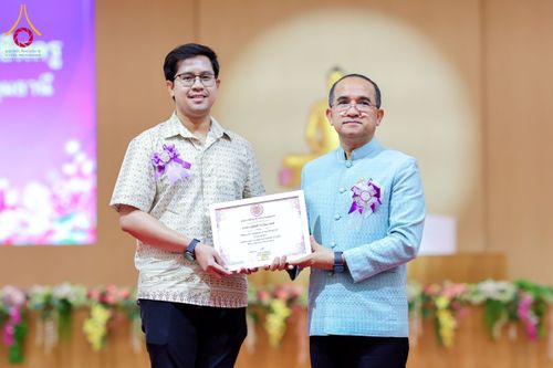 ภาพ No.196131:ผู้ว่าปทุมฯ เปิดงานวันครู ครั้งที่ 69 พ.ศ. 2568 จังหวัดปทุมธานี “เรียนดี มีความสุข : ครูไทยร่วมใจปฏิวัติการศึกษา เด็กฉลาดคิด ฉลาดทำ” ณ วัดพระธรรมกาย - รวมใจระลึกถึงพระคุณบูรพาจารย์ ยกย่องเชิดชูเกียรติผู้ประกอบวิชาชีพทางการศึกษาที่ประกอบคุณงามความดี 