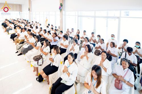 ภาพ No.226008:วันเสาร์ที่ 24 พฤษภาคม พ.ศ. 2568 พิธีถวายสังฆทาน 323 วัด ปีที่ 21 ครั้งที่ 177 พิธีมอบกองทุนหนุนแรงใจช่วยครูใต้ ปีที่ 18 ครั้งที่ 141 และพิธีทำบุญอุทิศส่วนกุศลให้ผู้วายชนม์ ณ ศูนย์ปฏิบัติธรรมภาคใต้ จ.สงขลา