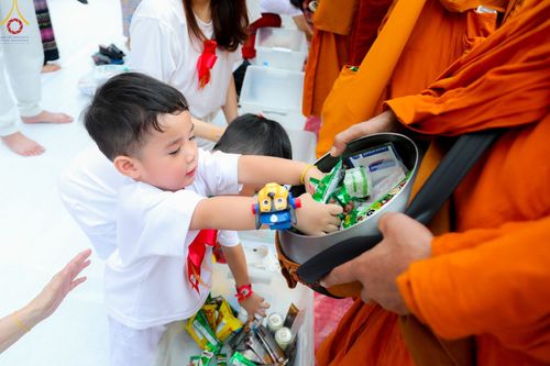 ภาพ No.85984:ตักบาตรพระนานาชาติ 10,000 รูป ใจกลางนครหาดใหญ่ จ.สงขลา วันอาทิตย์ที่ 20 สิงหาคม พ.ศ. 2566