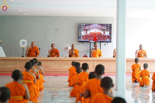 ภาพ No.61156:สามเณรออกบิณฑบาต และกิจกรรมอบรมสามเณร ในโครงการบรรพชาสามเณรฟื้นฟู พระพุทธศาสนาทั่วไทย ณ ศูนย์อบรมที่พักสงฆ์บ้านร่มเย็น จ.นราธิวาส วันที่ 2-15 เมษายน พ.ศ. 2567