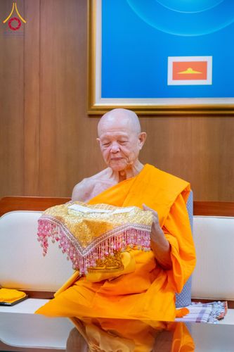 ภาพ No.62464:คณะศิษยานุศิษย์รวมใจสถาปนาและสมโภช ธรรมจักร เพื่ออัญเชิญประดิษฐาน ณ ยอดอุโบสถ 80 ปี หลวงพ่อธัมมชโย วัดพระธรรมกายนิวเจอร์ซี ประเทศสหรัฐอเมริกา  วันอาทิตย์ที่ 7 เมษายน พ.ศ. 2567