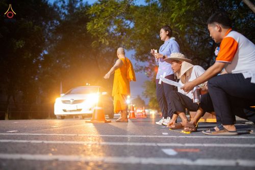 ภาพ No.88778:คณะสงฆ์ เจ้าหน้าที่ และสาธุชน ทุ่มเทแรงกายแรงใจเตรียมงาน เพื่องานวันครูผู้ค้นพบวิชชาธรรมกาย ตั้งแต่วันที่ 20 กันยายน พ.ศ. 2566