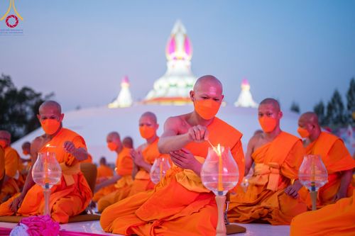 ภาพ No.109660:พิธีจุดประทีปถวายเป็นพุทธบูชา และบูชาธรรมมหาปูชนียาจารย์ วันที่ 10 มกราคม พ.ศ. 2567 ณ อนุสรณ์สถานคลองบางนางแท่น อ.สามพราน จ.นครปฐม